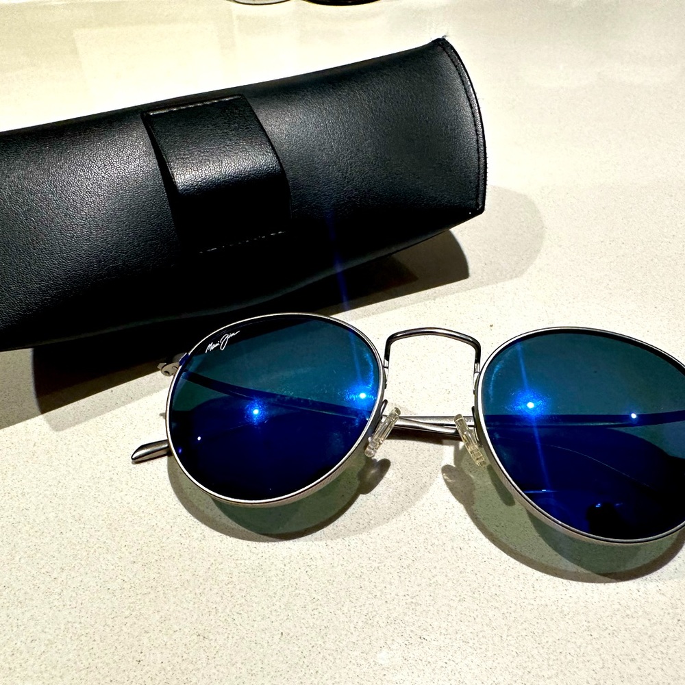 Ray-Ban round blue sunglasses.